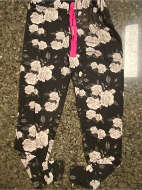 Bobbie Brooks Black and White Floral Sleep Joggers